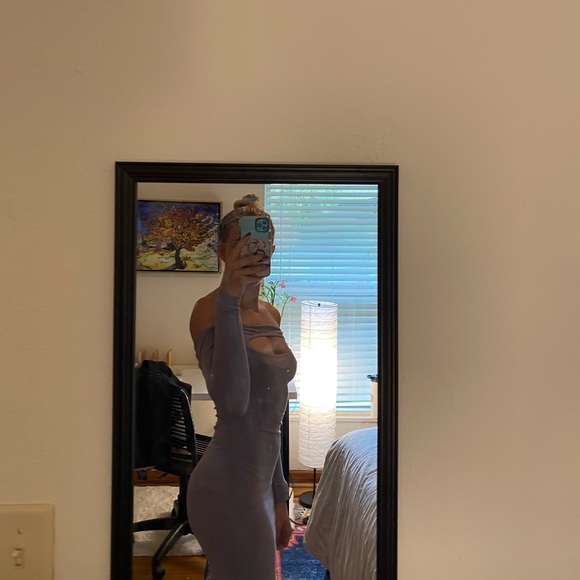 Light purple bodycon dress with front cutout - Picture 3 of 5